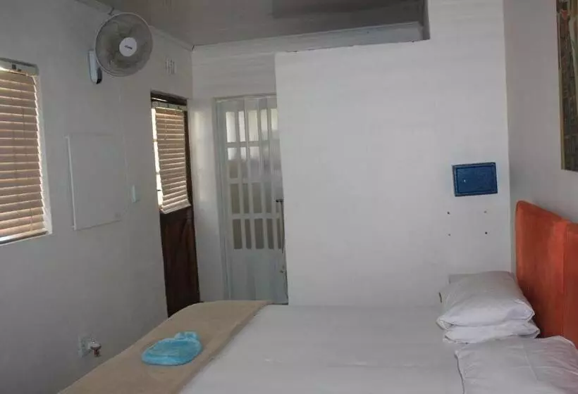 ペンション Three Arches Guesthouse