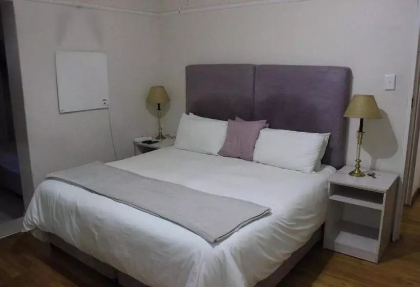 ペンション Three Arches Guesthouse