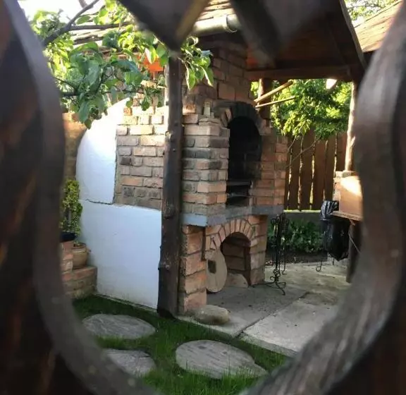 Majatalo Zsuzsanna Paraszthaz