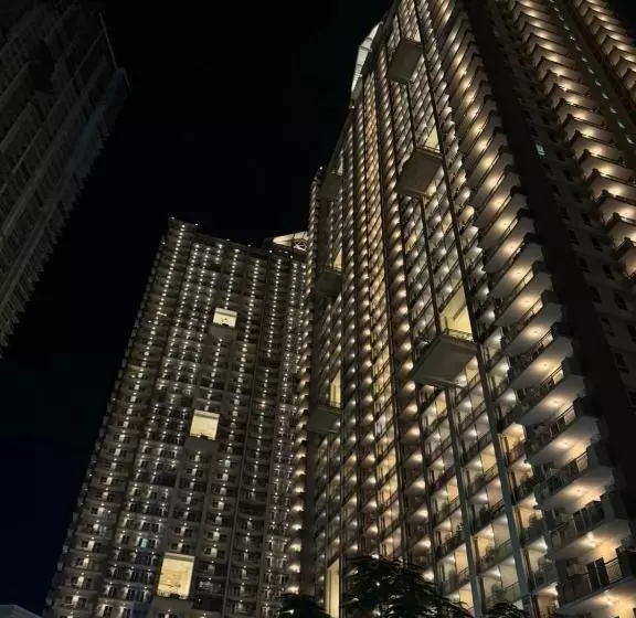 Prisma Residences By La Casa Staycation