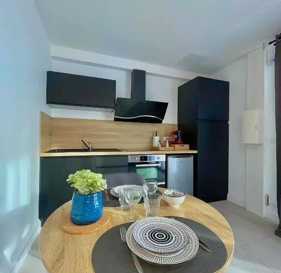 Appart Ici   Numéro 2   Spacieux Studio Tout équipé