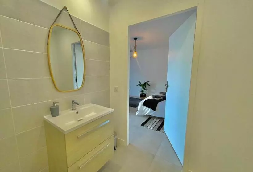 Appart Ici   Numéro 2   Spacieux Studio Tout équipé