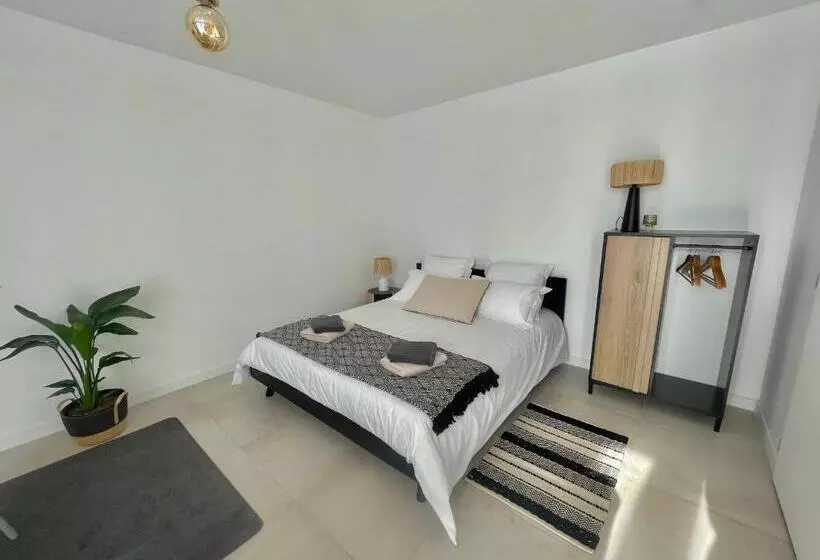 Appart Ici   Numéro 2   Spacieux Studio Tout équipé