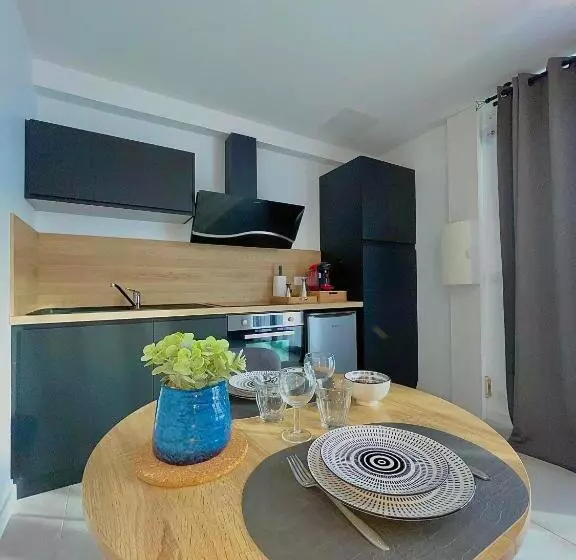 Appart Ici   Numéro 2   Spacieux Studio Tout équipé