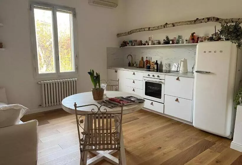 تختخواب و صبحانه Bloom As You Are