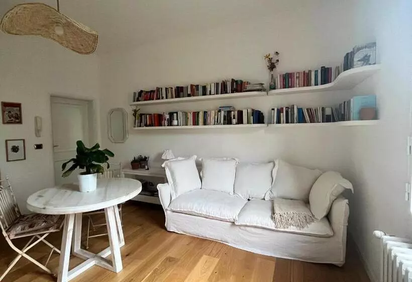 تختخواب و صبحانه Bloom As You Are