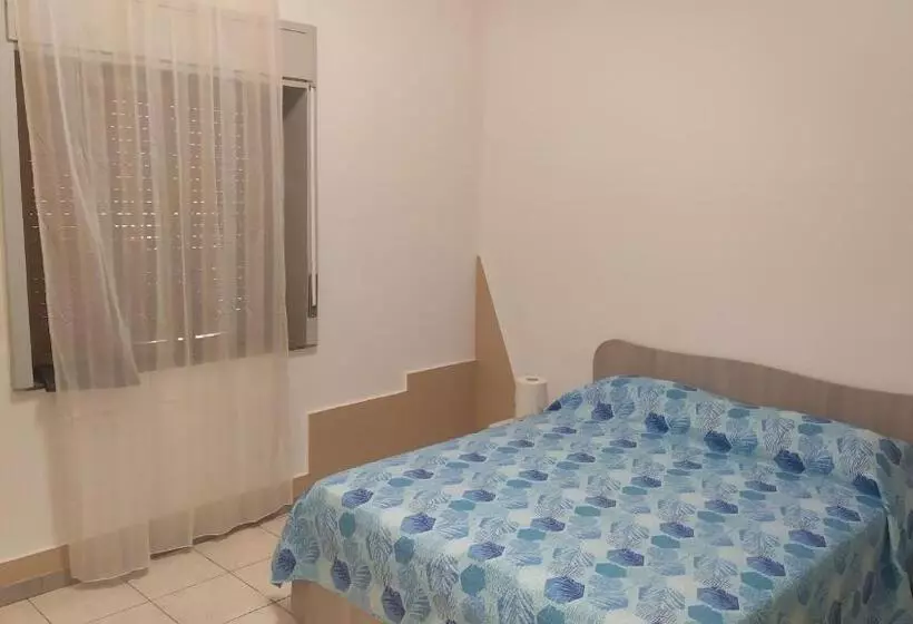 تختخواب و صبحانه Lino S House