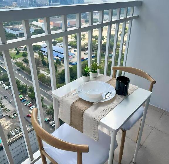 Condo Unit Near Moa, Picc, Us Embassy And Airport