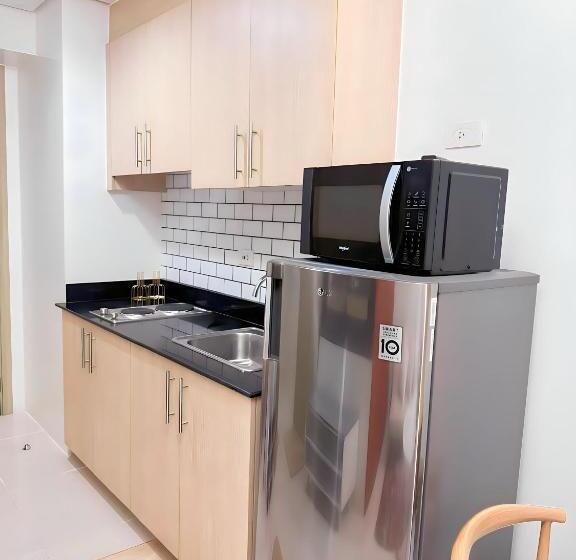 Condo Unit Near Moa, Picc, Us Embassy And Airport