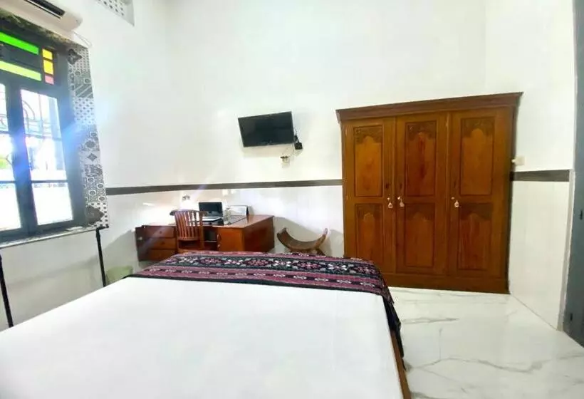 Hotelli Capital O 93608 Yy S House Syariah