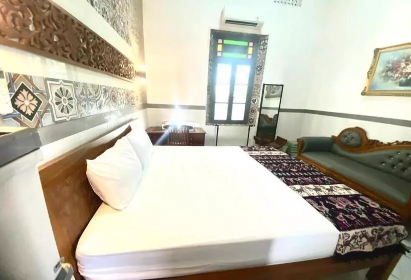 Hotelli Capital O 93608 Yy S House Syariah