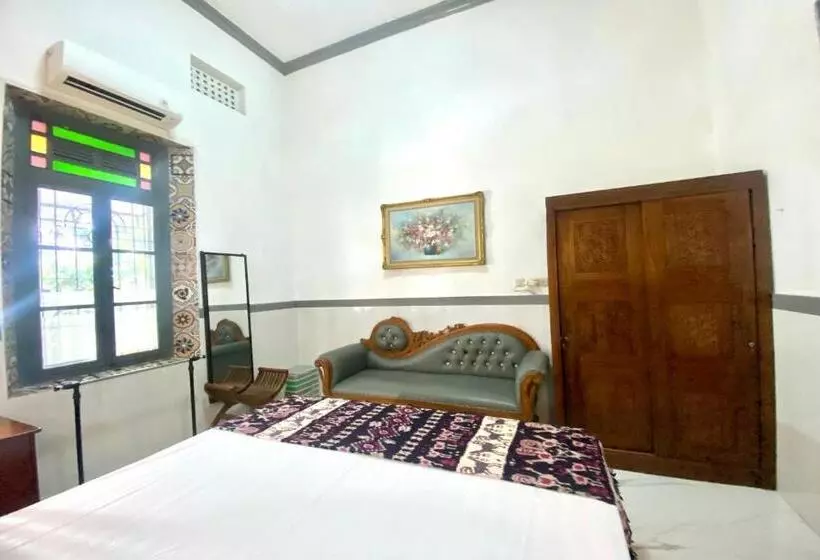 Hotelli Capital O 93608 Yy S House Syariah