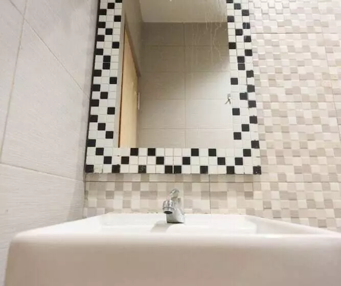 Hotelli Oyo 93667 Penginapan Pelangi