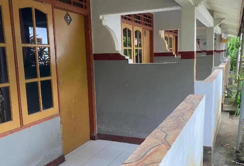 Oyo 93617 Hotel Lanang