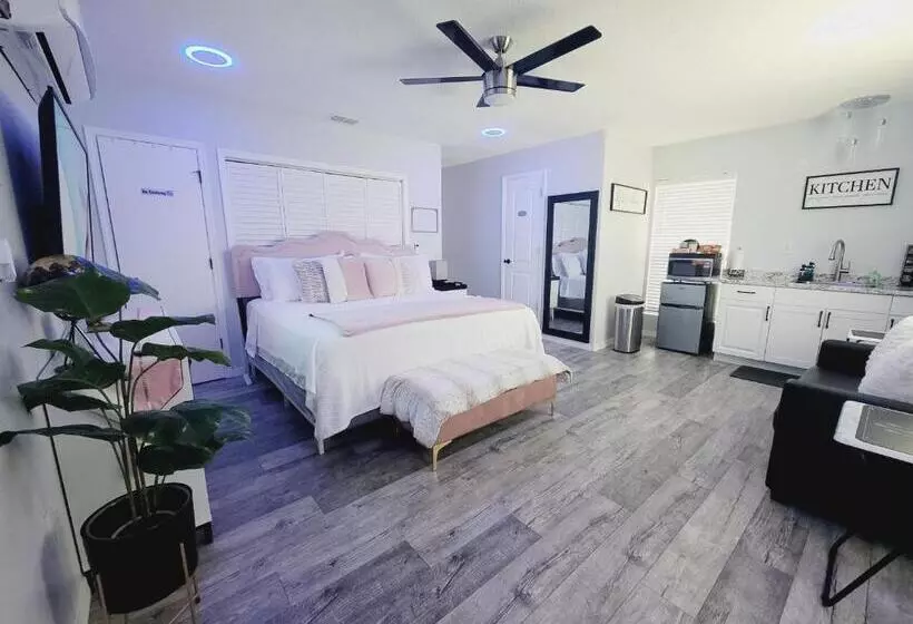 ペンション Modern Dream Rooms Suits   Private, Parking, Wi Fi, Netflix