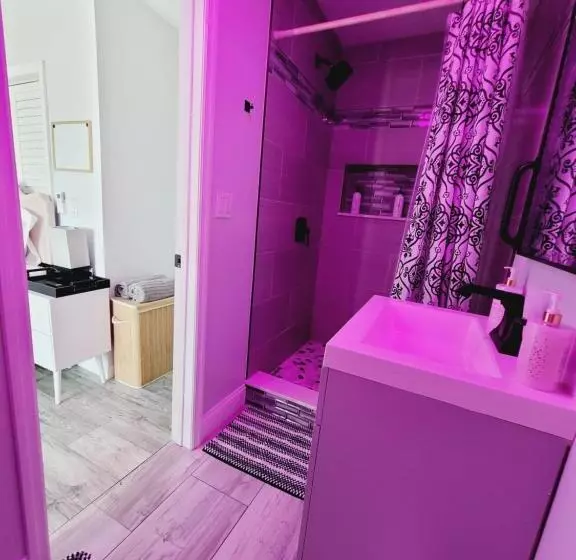 ペンション Modern Dream Rooms Suits   Private, Parking, Wi Fi, Netflix