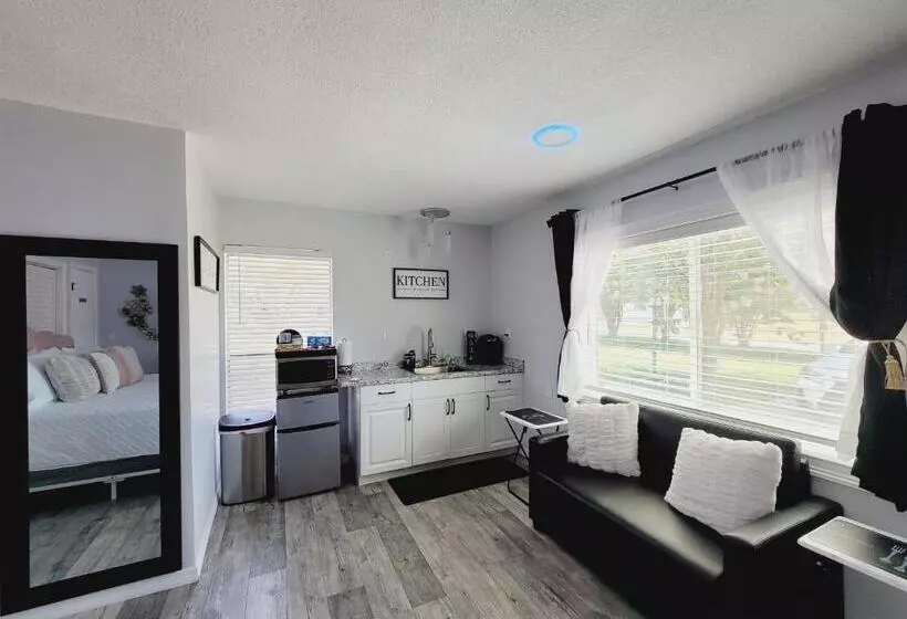 ペンション Modern Dream Rooms Suits   Private, Parking, Wi Fi, Netflix