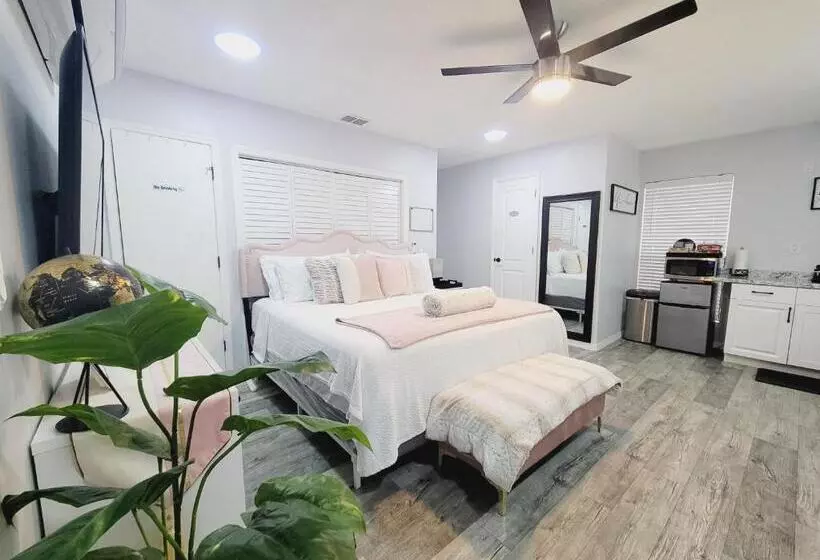 ペンション Modern Dream Rooms Suits   Private, Parking, Wi Fi, Netflix
