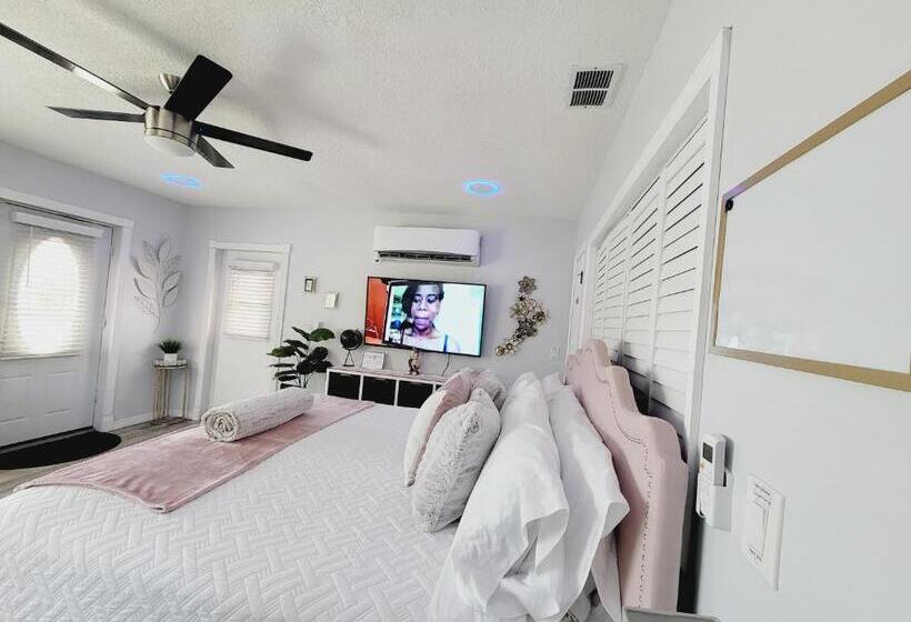 بنسيون Modern Dream Rooms Suits   Private, Parking, Wi Fi, Netflix