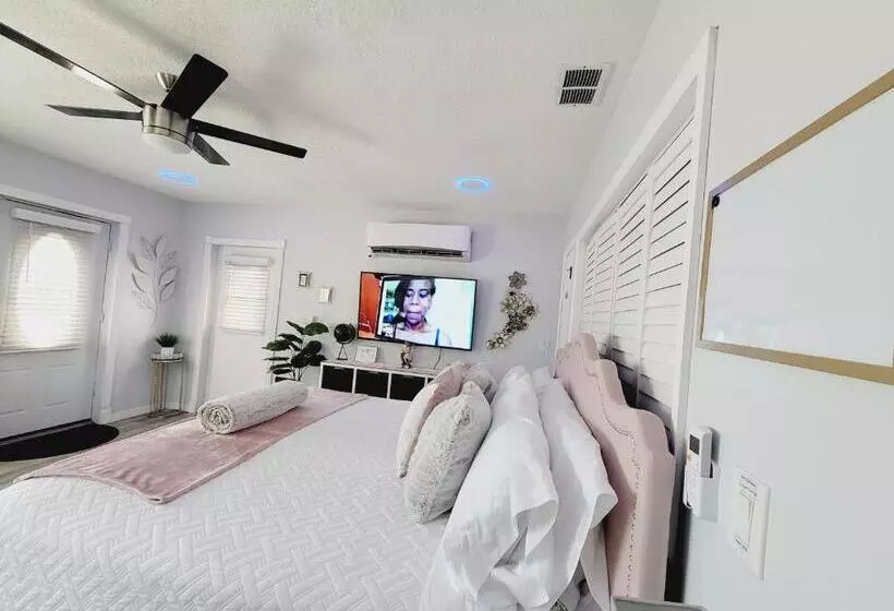 ペンション Modern Dream Rooms Suits   Private, Parking, Wi Fi, Netflix