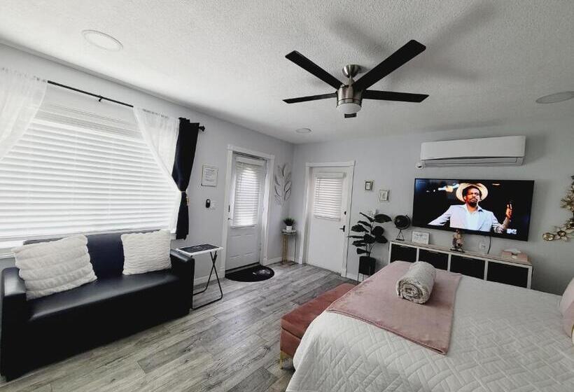 بنسيون Modern Dream Rooms Suits   Private, Parking, Wi Fi, Netflix