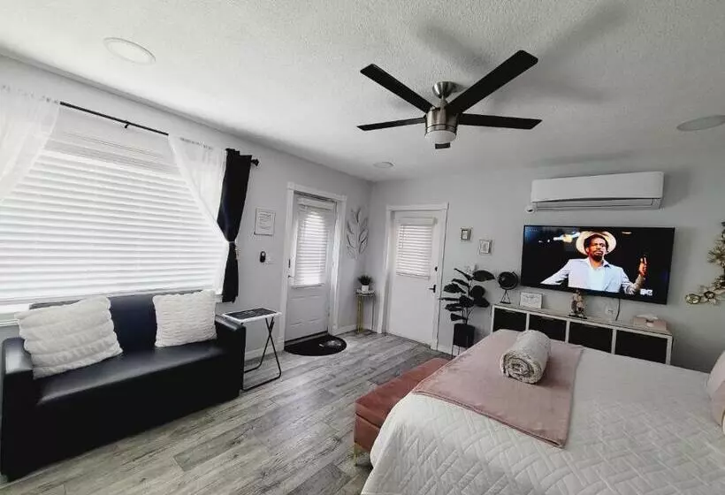 ペンション Modern Dream Rooms Suits   Private, Parking, Wi Fi, Netflix
