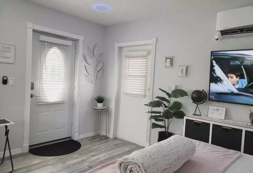 ペンション Modern Dream Rooms Suits   Private, Parking, Wi Fi, Netflix