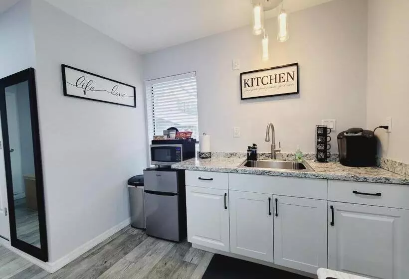 ペンション Modern Dream Rooms Suits   Private, Parking, Wi Fi, Netflix