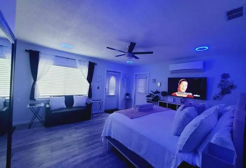 ペンション Modern Dream Rooms Suits   Private, Parking, Wi Fi, Netflix