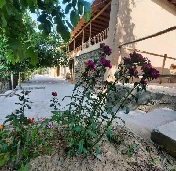 ペンション Nuratau Mountain Ulug Bek Homestay