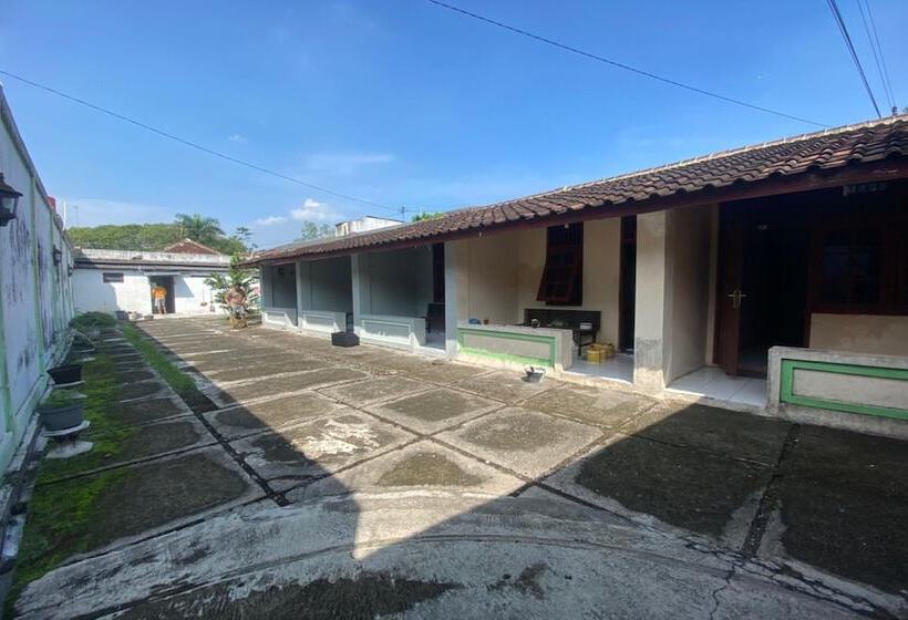 Spot On 93562 Hotel Kenanga 1