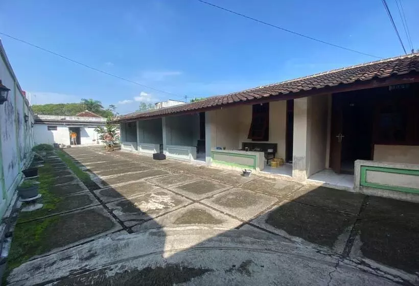 Spot On 93562 Hotel Kenanga 1