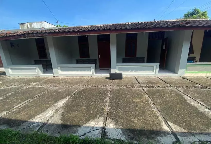 Spot On 93562 Hotel Kenanga 1