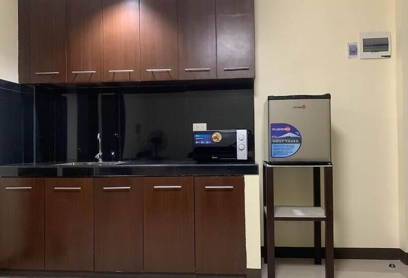 בית מלון כפרי Oyo 1045 Rayjan Apartelle