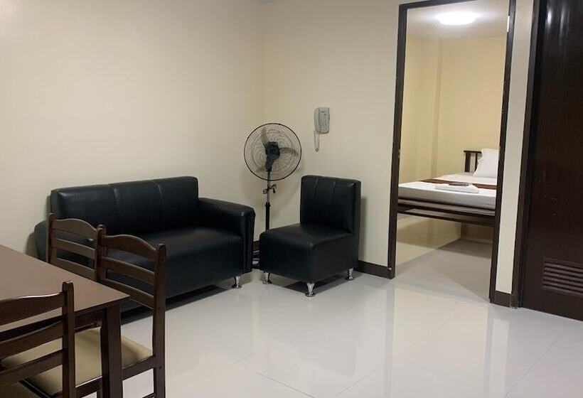 בית מלון כפרי Oyo 1045 Rayjan Apartelle