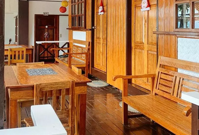 هتل Reddoorz @ Tandikan Beach Cottages