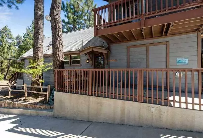 مُتل Fox  N Bear Cottages