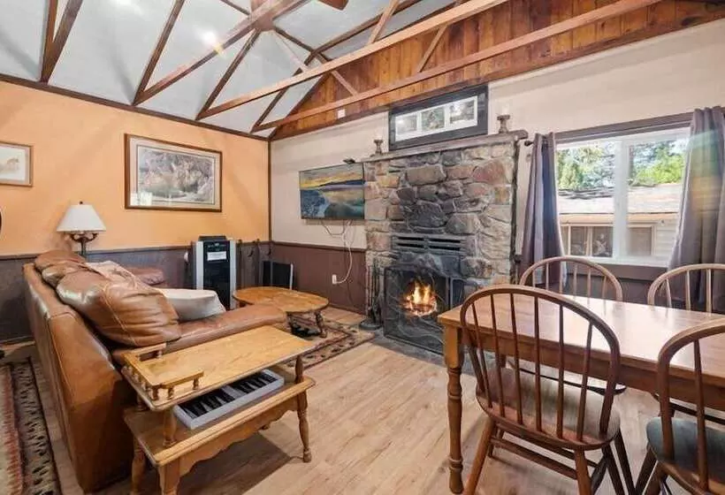 مُتل Fox  N Bear Cottages