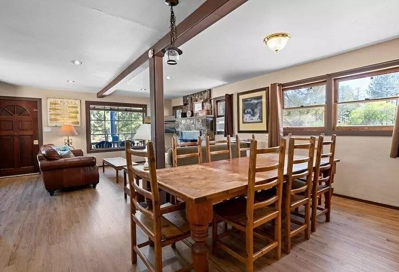 مُتل Fox  N Bear Cottages