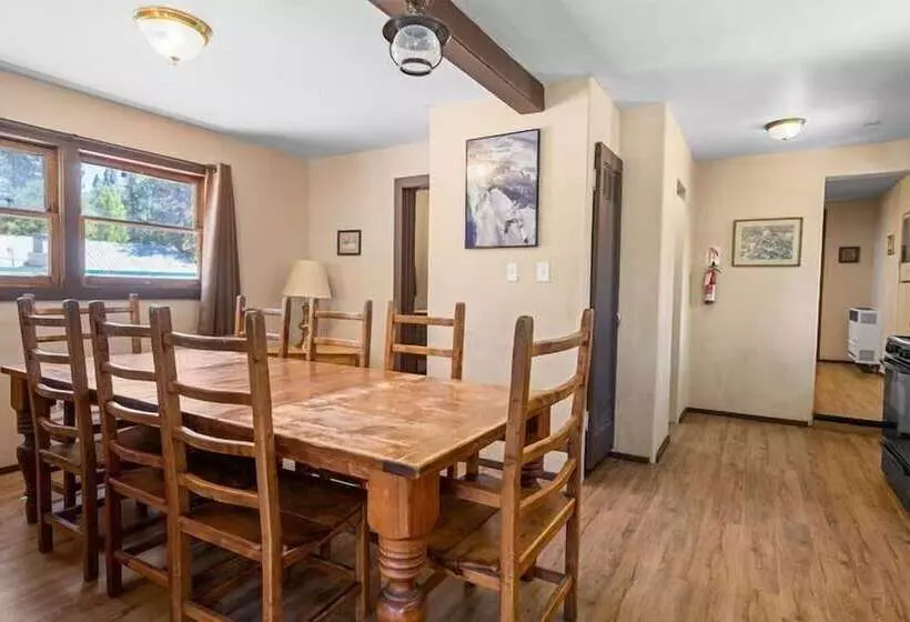 مُتل Fox  N Bear Cottages