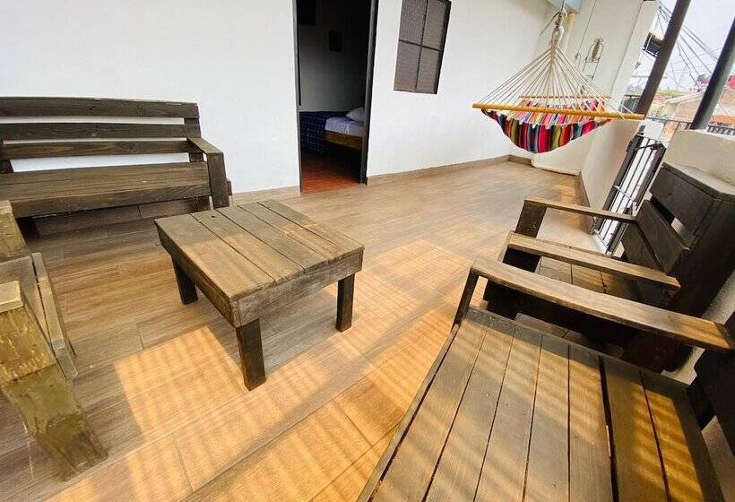 پانسیون Hostal 17 52