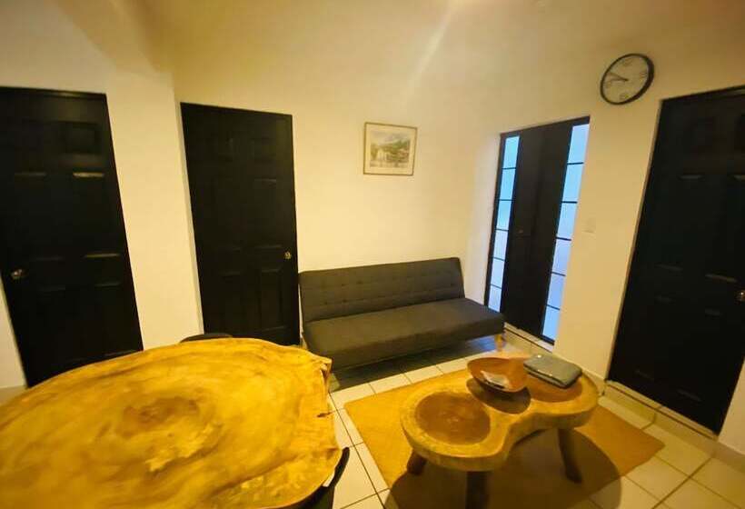 پانسیون Hostal 17 52