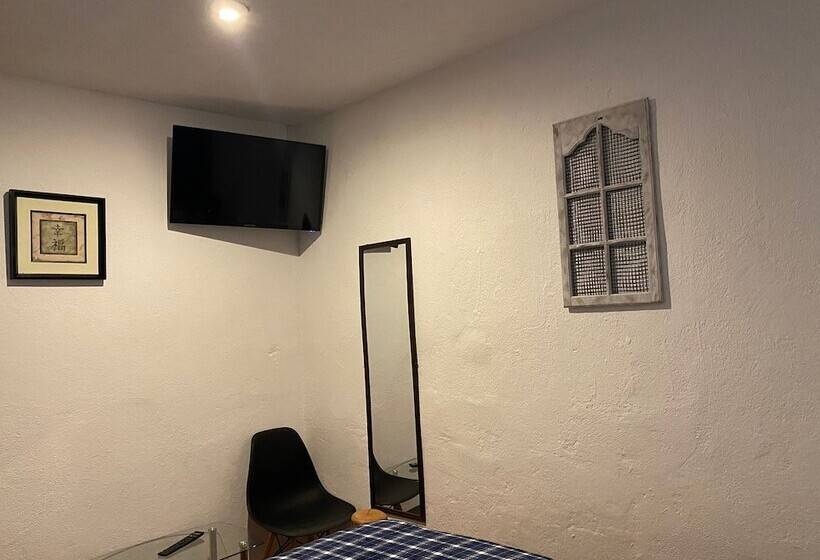 پانسیون Hostal 17 52