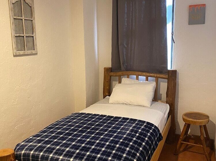 پانسیون Hostal 17 52