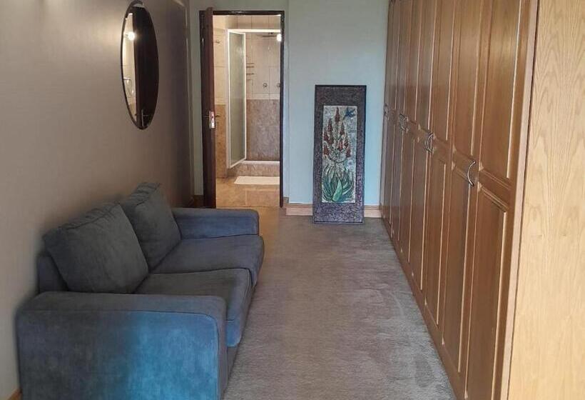 Пансион The Mansion Lodge