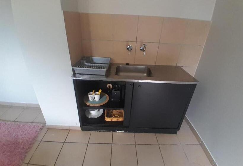 Пансион The Mansion Lodge