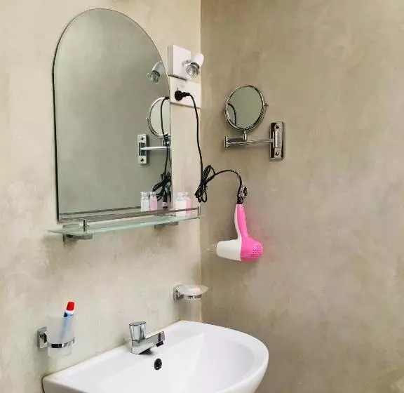 Majatalo Transit Cabin