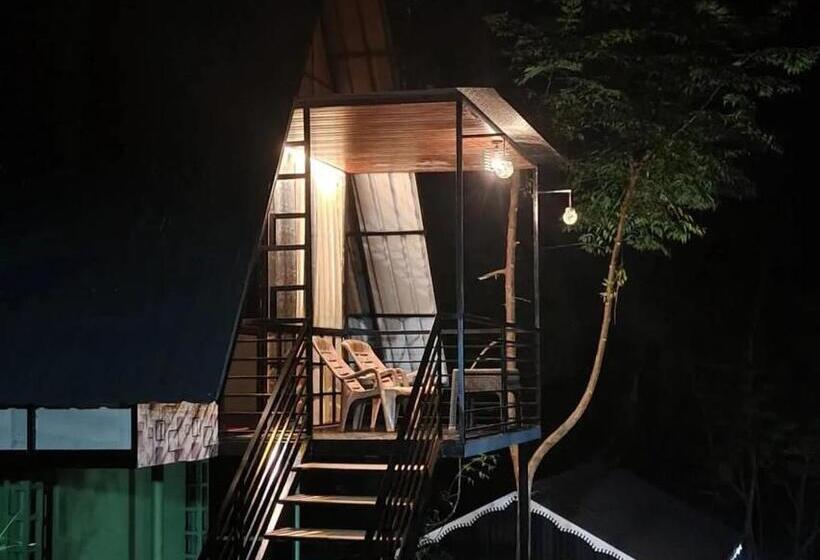 בית מלון כפרי Angels Nest Home Stay 2 Acra Private Plantation Balconey Sunrice View Near Ngarhole Wild Life , Kuru