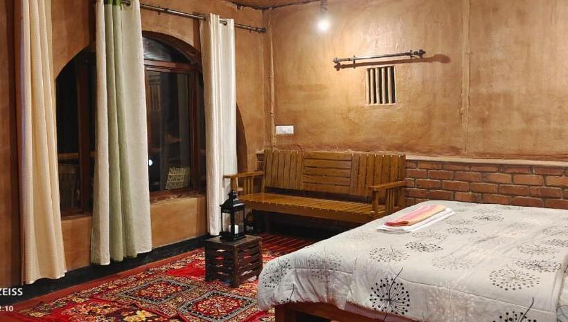 בית מלון כפרי Angels Nest Home Stay 2 Acra Private Plantation Balconey Sunrice View Near Ngarhole Wild Life , Kuru