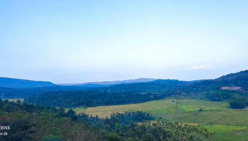 בית מלון כפרי Angels Nest Home Stay 2 Acra Private Plantation Balconey Sunrice View Near Ngarhole Wild Life , Kuru